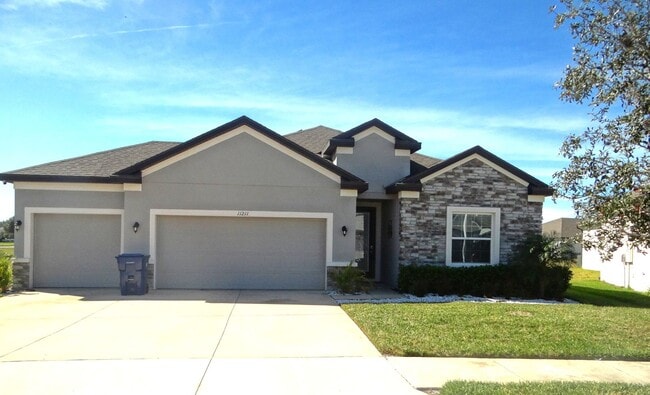 11211 June Briar Loop in San Antonio, FL - Building Photo - Building Photo