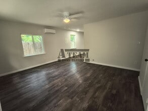 106 N Church St in Trinidad, TX - Building Photo - Building Photo