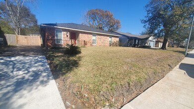 15414 W Hampton Cir in Houston, TX - Building Photo - Building Photo