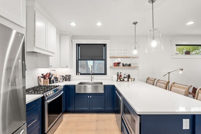 331 Chelsea St in Boston, MA - Building Photo - Building Photo