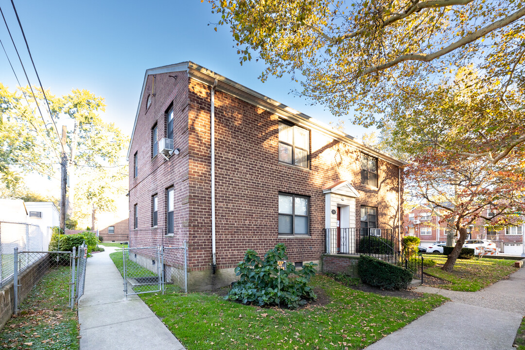 3751 191st St in Flushing, NY - Building Photo