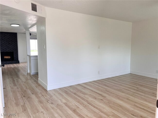 716 Vincent Way in Las Vegas, NV - Foto de edificio - Building Photo