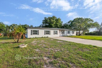 4000 Marlin Dr SE in St. Petersburg, FL - Building Photo - Building Photo