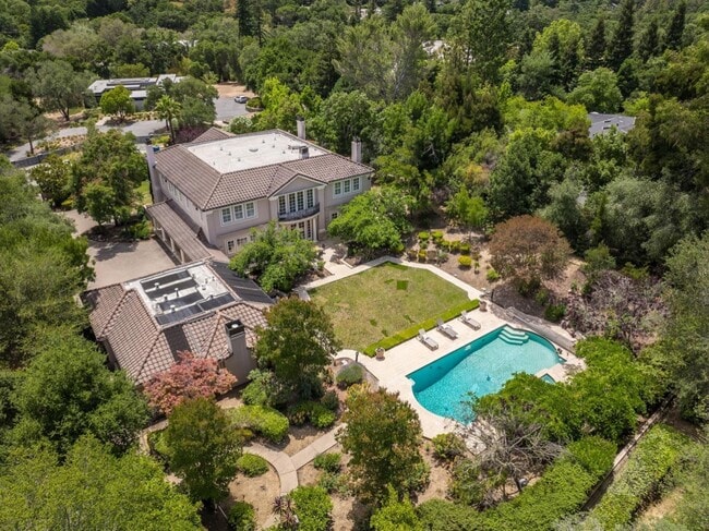 90 Broadacres Rd in Atherton, CA - Building Photo - Building Photo
