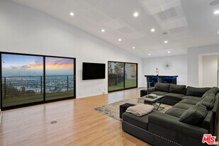 8514 Hillside Ave in Los Angeles, CA - Building Photo