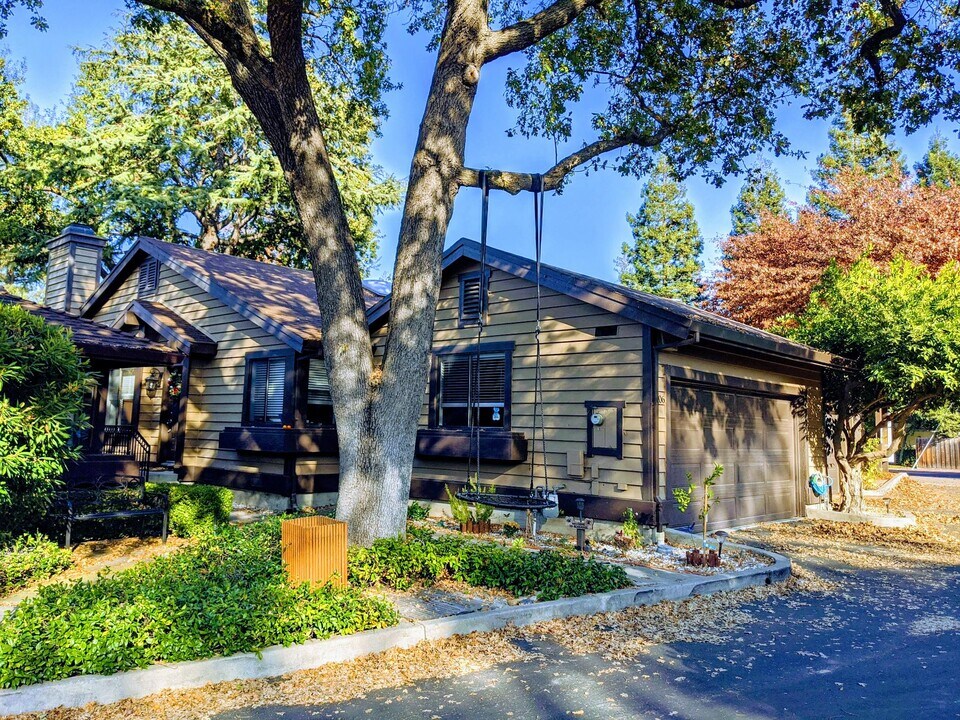 206 Charter Oak Cir in Walnut Creek, CA - Building Photo