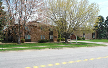 Cedar Manor Apartments in Bloomington, MN - Building Photo - Building Photo