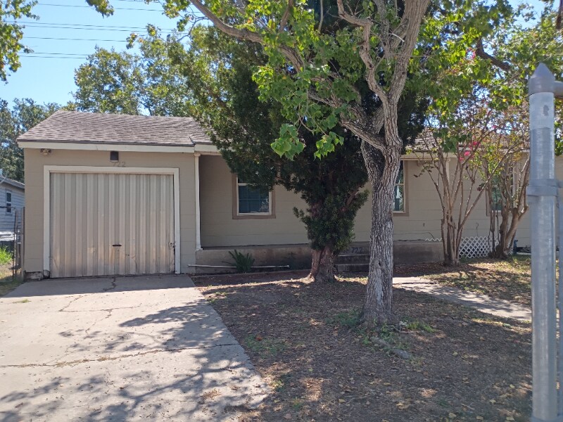 722 E Cornelia Cir in Corpus Christi, TX - Building Photo