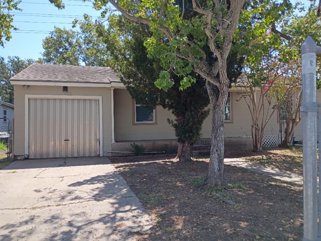 property at 722 E Cornelia Cir