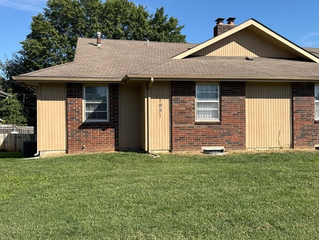 property at 1951 E Battlefield Rd