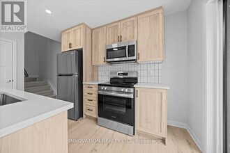 801 Glenroy Gilbert Dr in Ottawa, ON - Building Photo - Building Photo