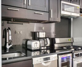 219 E 28th St, Unit 5D in New York, NY - Building Photo - Building Photo