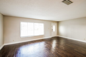 1000 NW 74th Ave in Margate, FL - Building Photo - Building Photo