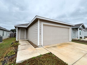 13838 Ostrich Run in San Antonio, TX - Building Photo - Building Photo