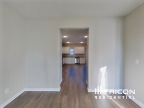 1300 Deutz Dr in Locust Grove, GA - Foto de edificio - Building Photo