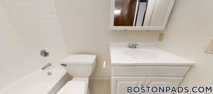 376 Sunderland Rd in Worcester, MA - Building Photo - Building Photo