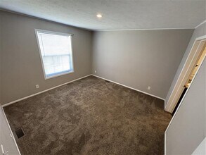 78 Eisenhower St in West Branch, IA - Building Photo - Building Photo