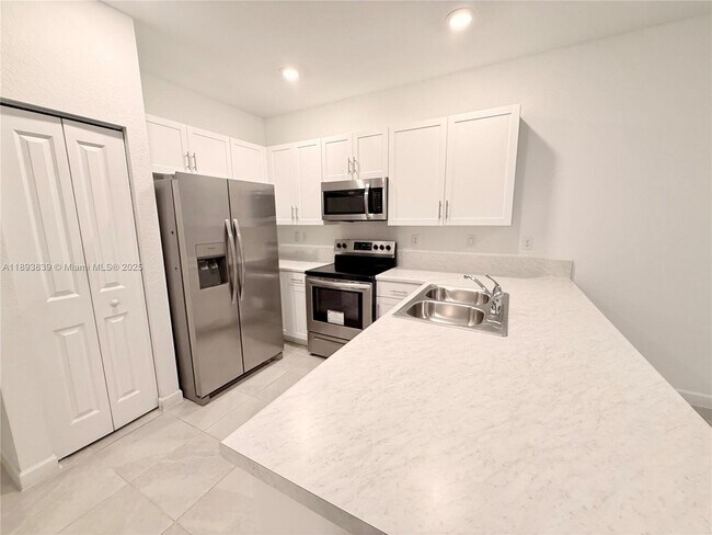 2620 SE 11th Ct in Homestead, FL - Building Photo - Building Photo