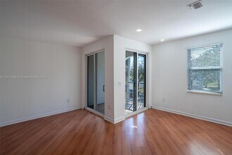 4371 SW 160th Ave in Miramar, FL - Foto de edificio - Building Photo