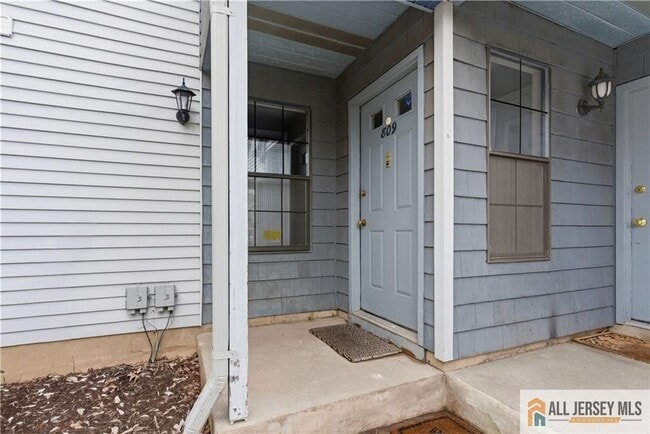 809 Woodbridge Commons Way in Woodbridge Township, NJ - Building Photo - Building Photo