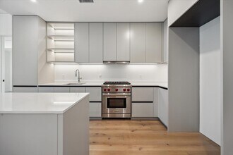 610 Davis St, Unit 2304 in Austin, TX - Building Photo - Building Photo