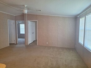 7001 142nd Ave N in Largo, FL - Building Photo - Building Photo