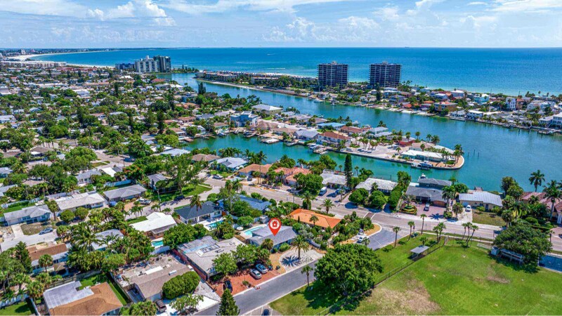 490 82nd Ave in St Pete Beach, FL - Building Photo