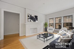 1305 Oak Ave in Evanston, IL - Building Photo