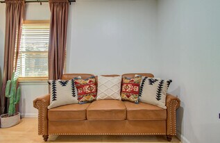 9614 Springmont Dr in Houston, TX - Building Photo