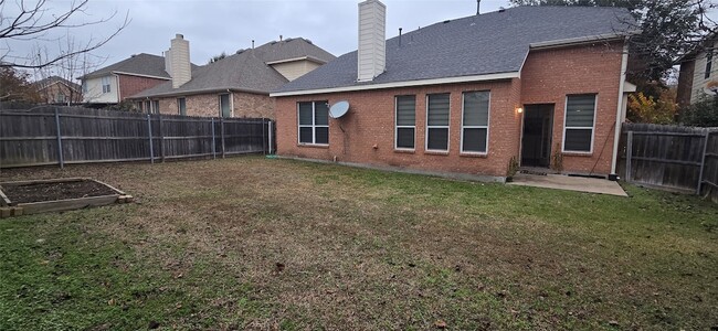 818 Green Pond Dr, Unit 1701-B in Garland, TX - Foto de edificio - Building Photo