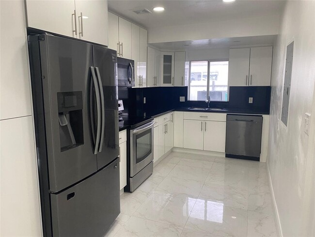 13335 NW 19th Ave in Miami, FL - Building Photo - Building Photo