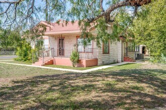 2739 SE Loop 410 Acc Rd in San Antonio, TX - Foto de edificio - Building Photo