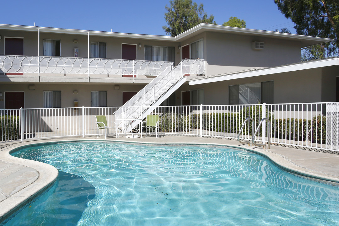 University Court in Riverside, CA - Building Photo