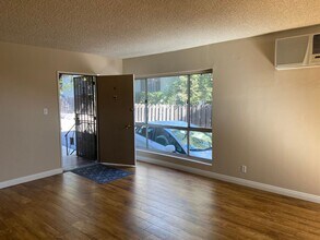 3104 Montrose Ave in Montrose, CA - Building Photo - Building Photo
