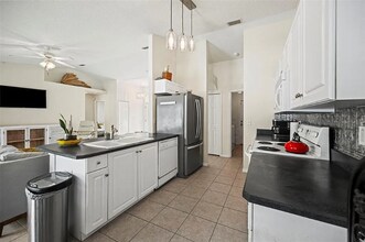 122 Lindsay Dr in Palm Coast, FL - Building Photo - Building Photo
