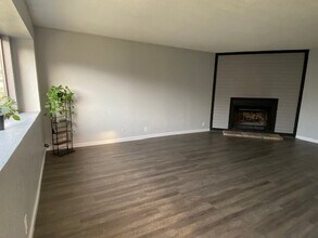 20240 Park Rd, Unit D in Tehachapi, CA - Building Photo - Building Photo