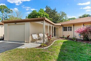 2304 Lark Ln in Sarasota, FL - Building Photo