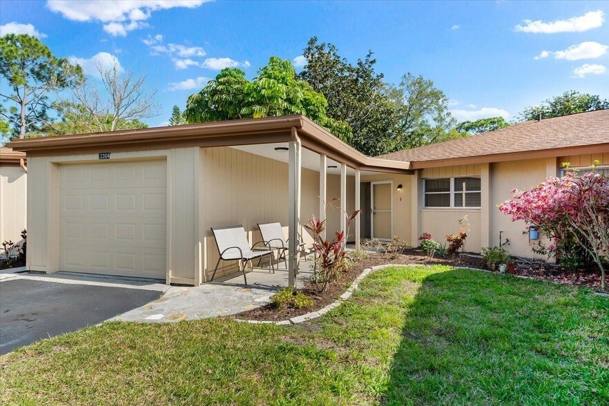 2304 Lark Ln in Sarasota, FL - Building Photo
