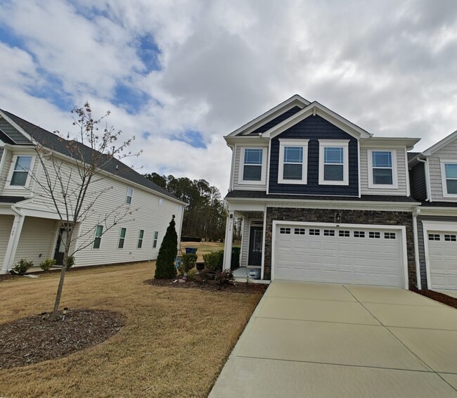 756 Creekway Dr in Fuquay Varina, NC - Building Photo - Building Photo