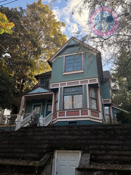 2406 SE Yamhill St in Portland, OR - Building Photo