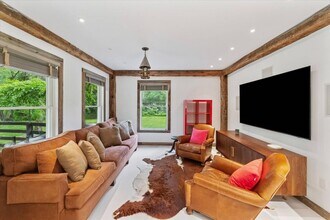 325 Narrow Ln in Bridgehampton, NY - Building Photo - Building Photo