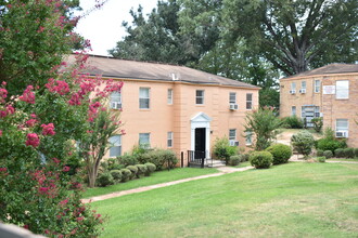 Oak Meadows Apartments in Shreveport, LA - Foto de edificio - Building Photo