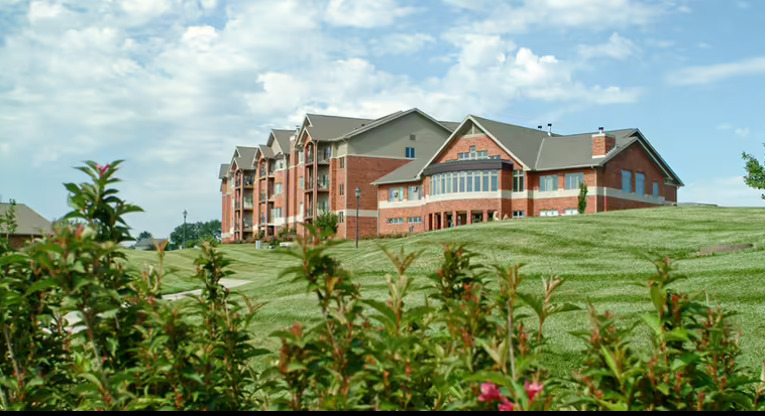 Pacific Spring Village in Omaha, NE - Foto de edificio