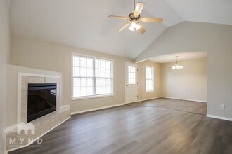 413 Denton Cir in Republic, MO - Foto de edificio - Building Photo