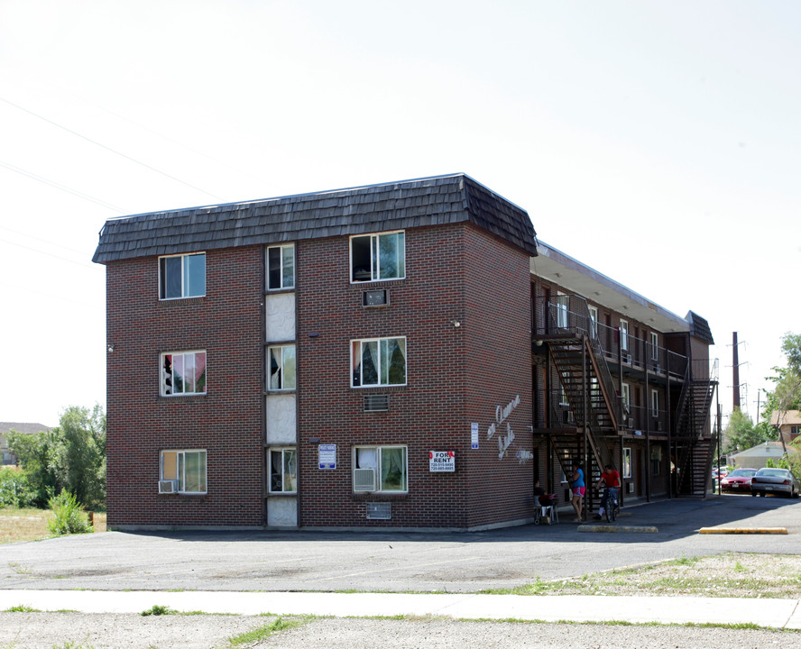 South Quivas Apartments in Denver, CO - Foto de edificio