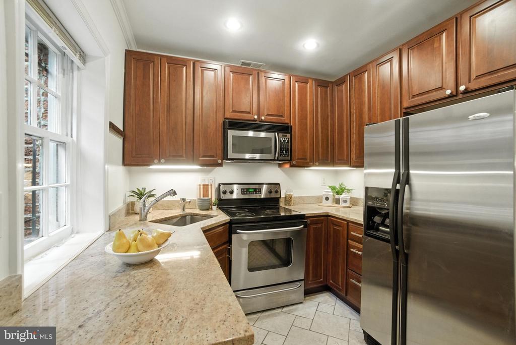 1072 30th St NW in Washington, DC - Building Photo