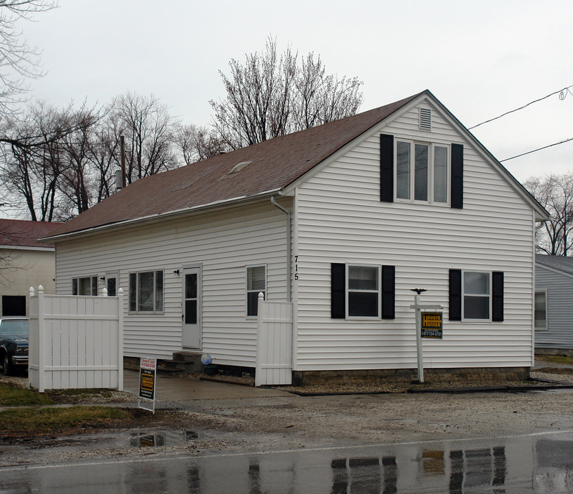 715 State St in Port Clinton, OH - Building Photo