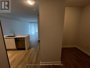 430-1430 Square One Dr in Mississauga, ON - Building Photo - Building Photo