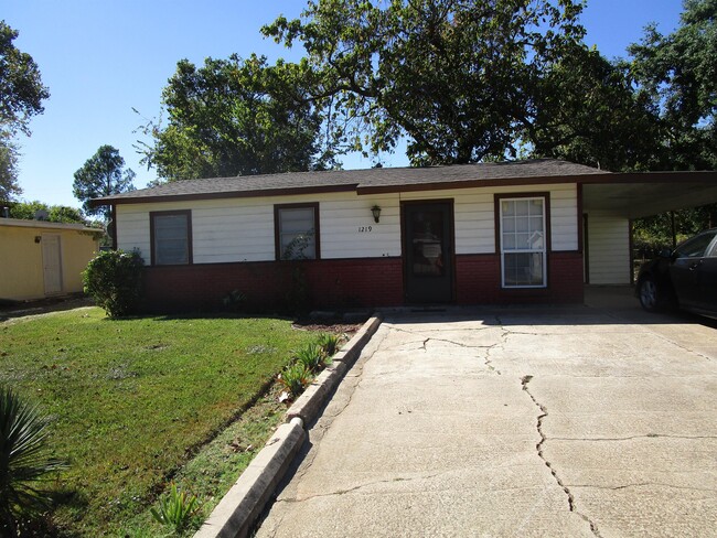 1219 Lampkin St
