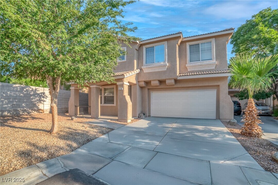 670 Canfield Point Ave in Las Vegas, NV - Building Photo